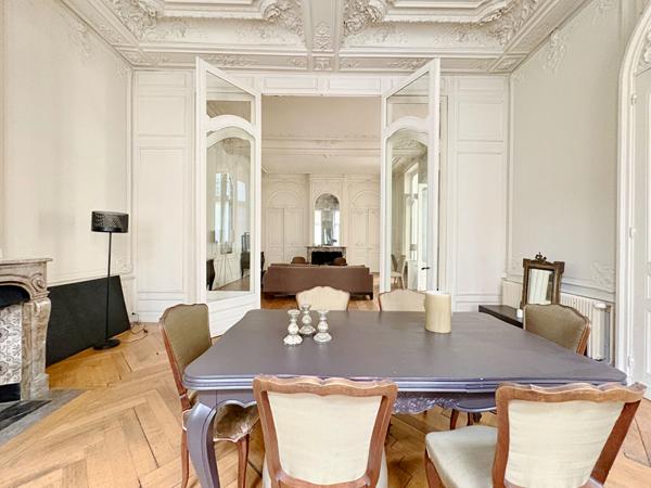 Vieux Lille, dans un hôtel particulier, magnifique Duplex, 2 chambres. de près de 133 m² avec terrasse, garage et cave Lille
