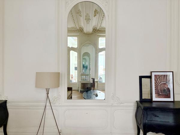 Vieux Lille, dans un hôtel particulier, magnifique Duplex, 2 chambres. de près de 133 m² avec terrasse, garage et cave Lille
