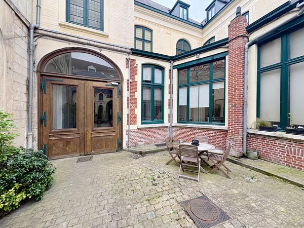 Vieux Lille, dans un hôtel particulier, magnifique Duplex, 2 chambres. de près de 133 m² avec terrasse, garage et cave Lille