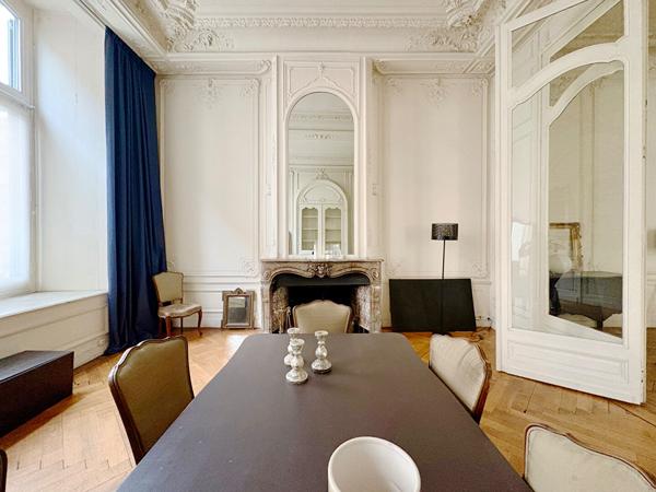 Vieux Lille, dans un hôtel particulier, magnifique Duplex, 2 chambres. de près de 133 m² avec terrasse, garage et cave Lille