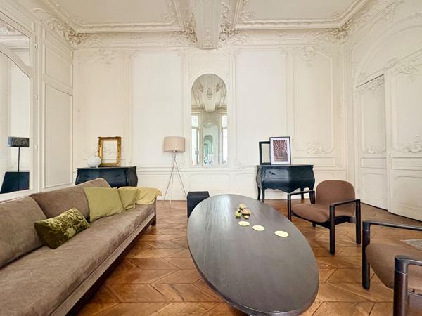 Vieux Lille, dans un hôtel particulier, magnifique Duplex, 2 chambres. de près de 133 m² avec terrasse, garage et cave Lille