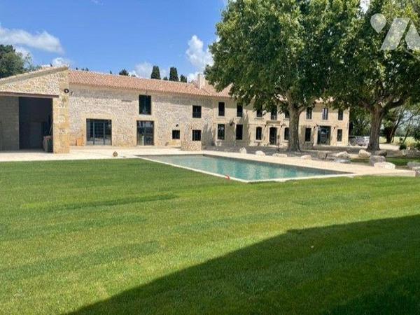 ARLES (13) Domaine agricole. Comprenant une demeure de 450 m² entièrement restaurée en 2018, ai...