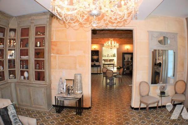 ARLES (13) Domaine agricole. Comprenant une demeure de 450 m² entièrement restaurée en 2018, ai...