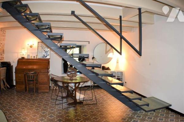 ARLES (13) Domaine agricole. Comprenant une demeure de 450 m² entièrement restaurée en 2018, ai...