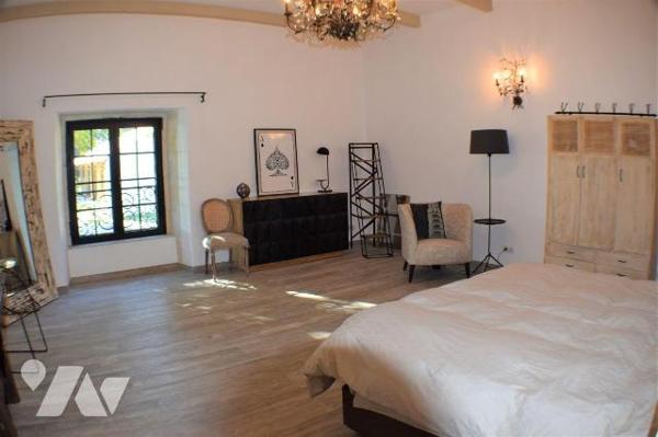 ARLES (13) Domaine agricole. Comprenant une demeure de 450 m² entièrement restaurée en 2018, ai...