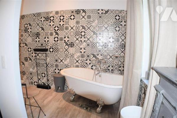 ARLES (13) Domaine agricole. Comprenant une demeure de 450 m² entièrement restaurée en 2018, ai...