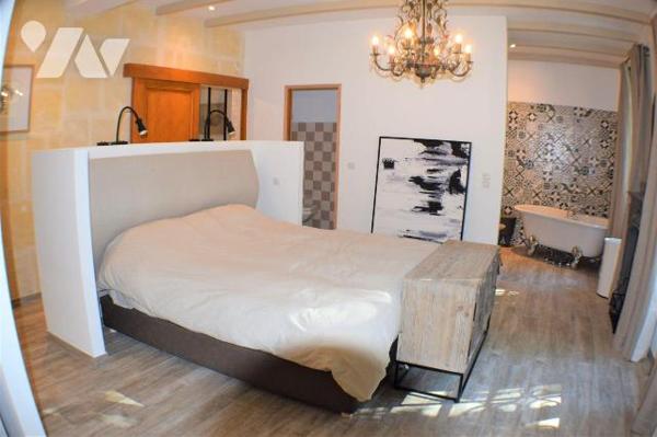 ARLES (13) Domaine agricole. Comprenant une demeure de 450 m² entièrement restaurée en 2018, ai...