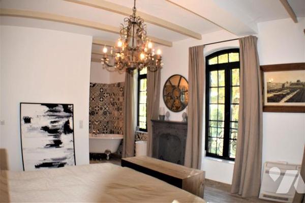 ARLES (13) Domaine agricole. Comprenant une demeure de 450 m² entièrement restaurée en 2018, ai...