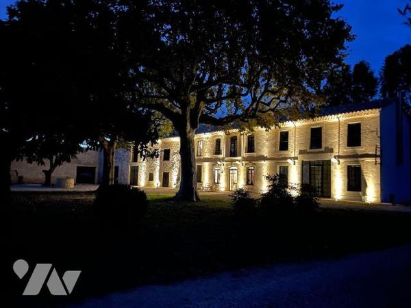 ARLES (13) Domaine agricole. Comprenant une demeure de 450 m² entièrement restaurée en 2018, ai...