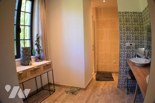 ARLES (13) Domaine agricole. Comprenant une demeure de 450 m² entièrement restaurée en 2018, ai...