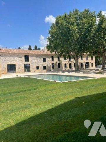 ARLES (13) Domaine agricole. Comprenant une demeure de 450 m² entièrement restaurée en 2018, ai...