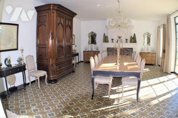 ARLES (13) Domaine agricole. Comprenant une demeure de 450 m² entièrement restaurée en 2018, ai...