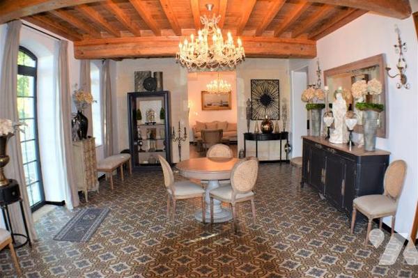 ARLES (13) Domaine agricole. Comprenant une demeure de 450 m² entièrement restaurée en 2018, ai...