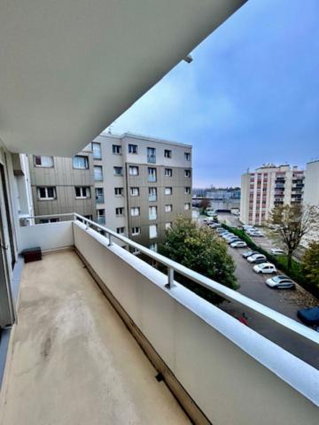 Appartement Le Bourget 4 pièce(s) 87 m2 surface utile - RER TRAM METRO LE BOURGET