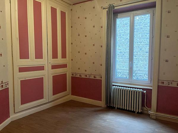 Immeuble de 270 m² avec local commercial
