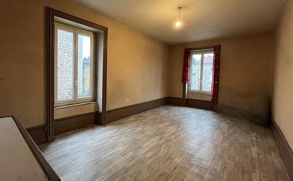 Immeuble de 270 m² avec local commercial