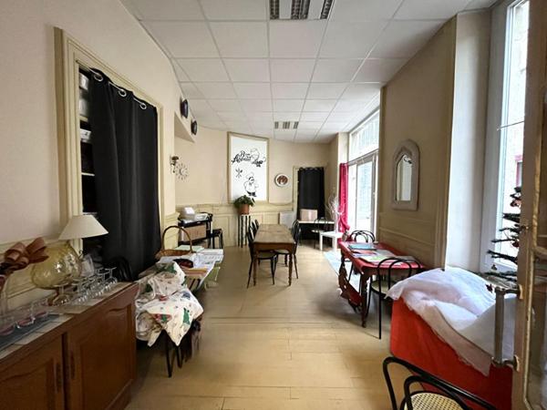 Immeuble de 270 m² avec local commercial