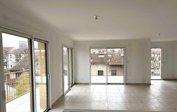 MONTBRISON 42600 Appartement neuf (jamais habité) 126 m² habitables 3 chambres, garage, place de parking