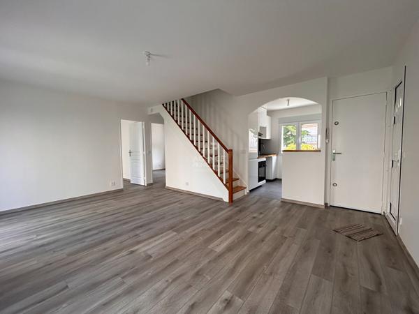 Maison Poissy 5 pièce(s) 98.30 m2 Loyer 1 900 €/mois **  - Référence  9249