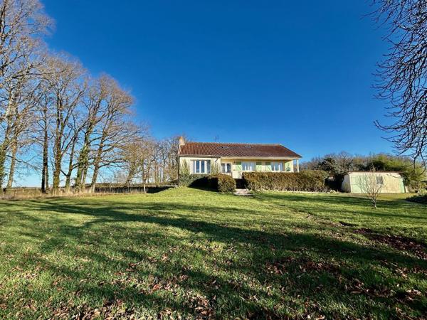 Propriété de caractère avec 14 hectares, lac et potentiel locatif