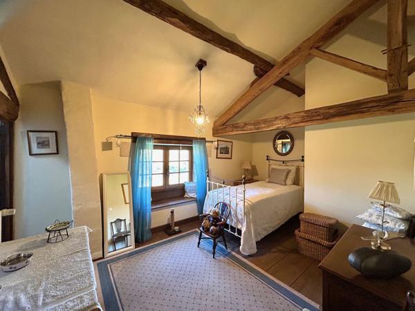 Propriété de caractère avec 14 hectares, lac et potentiel locatif