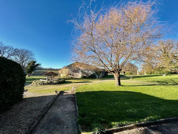 Propriété de caractère avec 14 hectares, lac et potentiel locatif