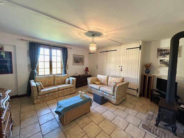 Propriété de caractère avec 14 hectares, lac et potentiel locatif