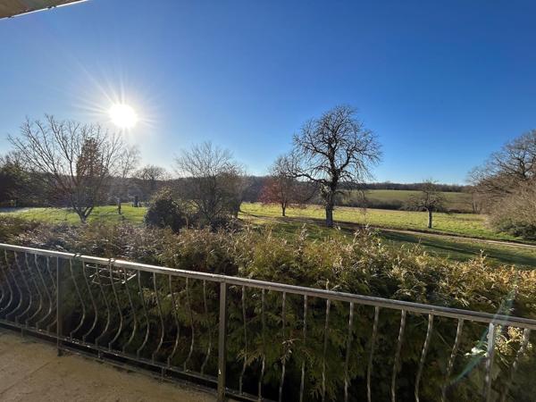 Propriété de caractère avec 14 hectares, lac et potentiel locatif