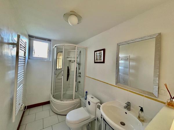 Propriété de caractère avec 14 hectares, lac et potentiel locatif