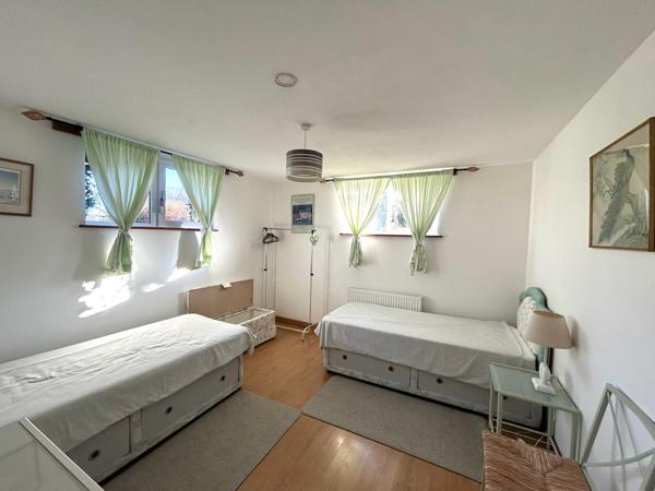 Propriété de caractère avec 14 hectares, lac et potentiel locatif