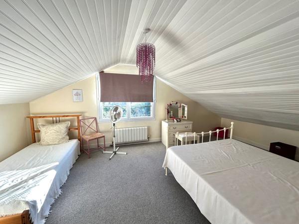 Propriété de caractère avec 14 hectares, lac et potentiel locatif