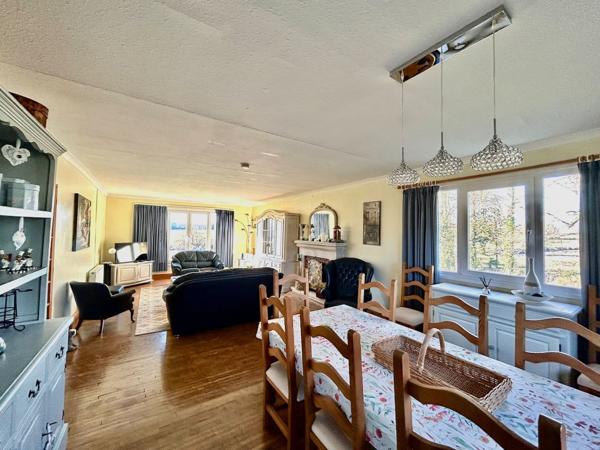 Propriété de caractère avec 14 hectares, lac et potentiel locatif