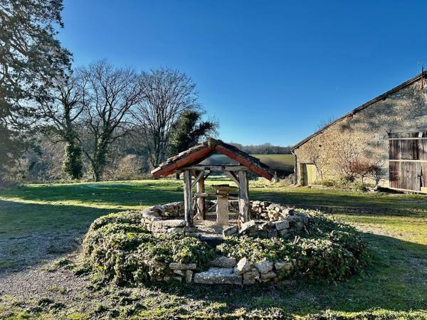 Propriété de caractère avec 14 hectares, lac et potentiel locatif