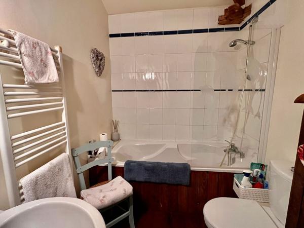 Propriété de caractère avec 14 hectares, lac et potentiel locatif