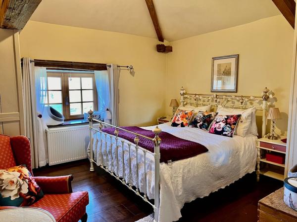 Propriété de caractère avec 14 hectares, lac et potentiel locatif