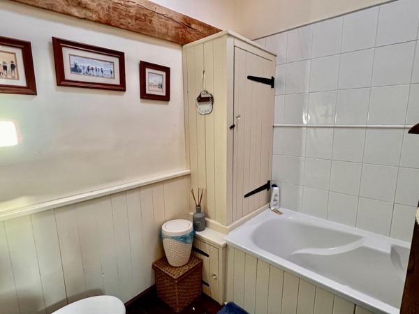 Propriété de caractère avec 14 hectares, lac et potentiel locatif