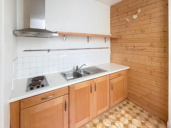 Grand T2, rue calme, belle pièce à vivre