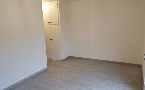 Appartement à louer    1 pièce •  Pont-l'Évêque