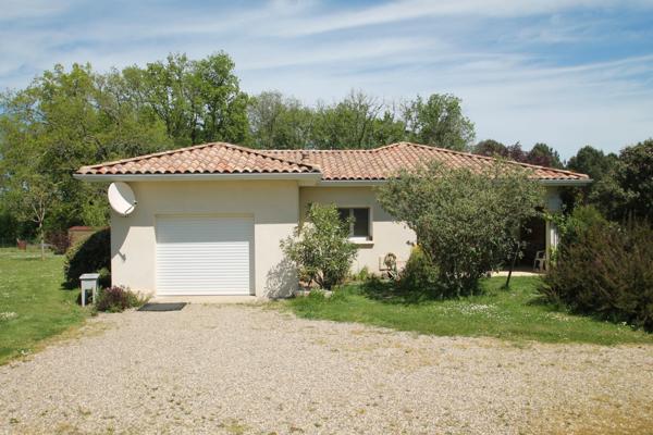 Maison à vendre 4 pièces 109m² proche de CASTELJALOUX (47) garages, terrain 9800m²