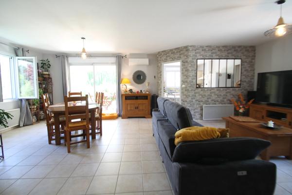 Maison à vendre 4 pièces 109m² proche de CASTELJALOUX (47) garages, terrain 9800m²