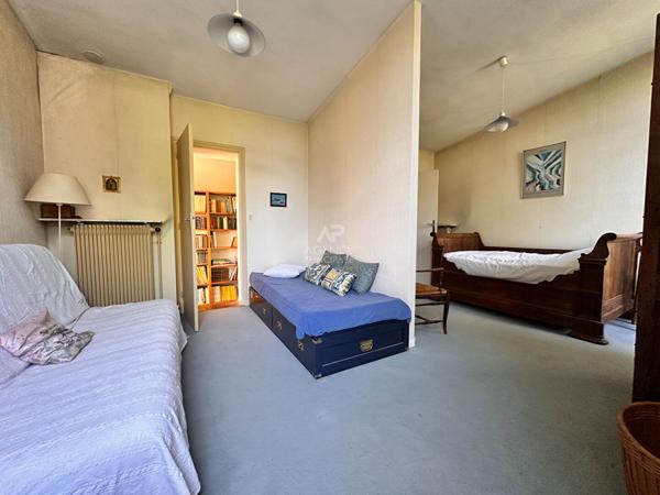 CHAVILLE - limite Viroflay RER - Maison familiale de 7 pièces + dépendance de 3 pièces (40m²) à rénover €925 000 ** - Référence 595-C