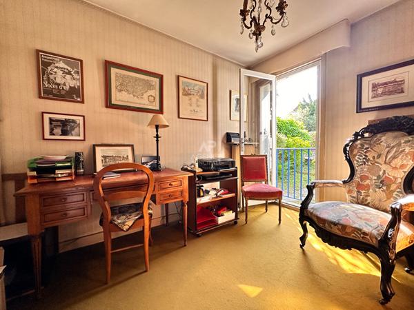 CHAVILLE - limite Viroflay RER - Maison familiale de 7 pièces + dépendance de 3 pièces (40m²) à rénover €925 000 ** - Référence 595-C