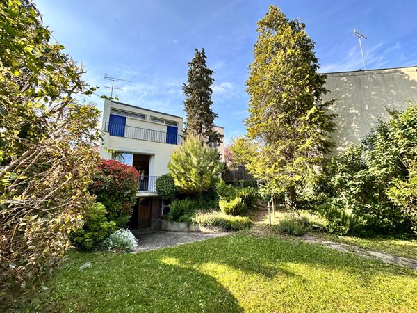 CHAVILLE - limite Viroflay RER - Maison familiale de 7 pièces + dépendance de 3 pièces (40m²) à rénover €925 000 ** - Référence 595-C
