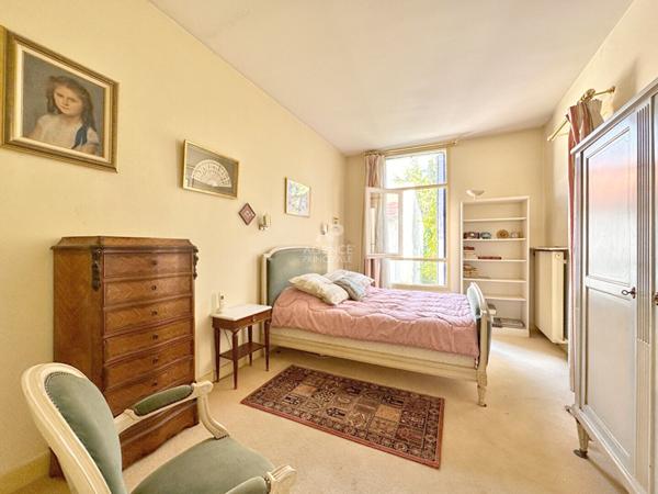 CHAVILLE - limite Viroflay RER - Maison familiale de 7 pièces + dépendance de 3 pièces (40m²) à rénover €925 000 ** - Référence 595-C