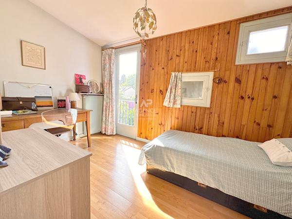 CHAVILLE - limite Viroflay RER - Maison familiale de 7 pièces + dépendance de 3 pièces (40m²) à rénover €925 000 ** - Référence 595-C