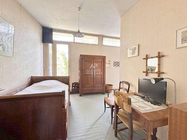 CHAVILLE - limite Viroflay RER - Maison familiale de 7 pièces + dépendance de 3 pièces (40m²) à rénover €925 000 ** - Référence 595-C