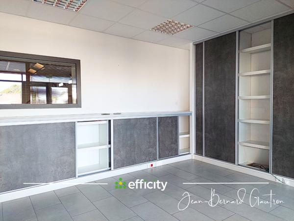 Local Commercial 8 pièces - 1560 m²