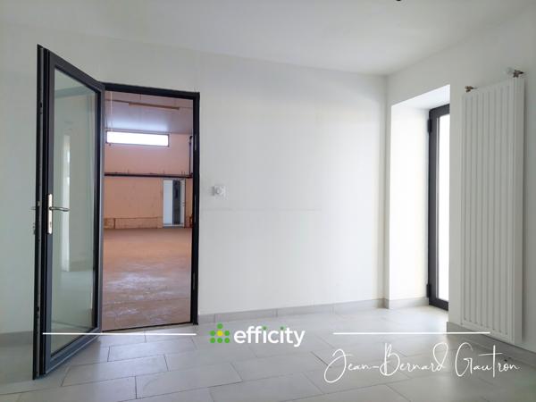 Local Commercial 8 pièces - 1560 m²