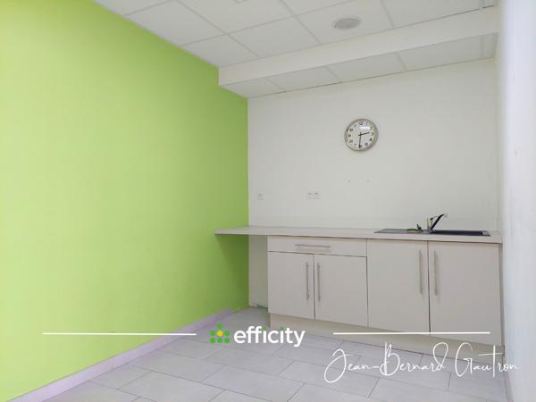 Local Commercial 8 pièces - 1560 m²