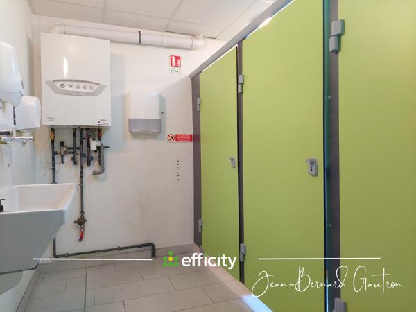 Local Commercial 8 pièces - 1560 m²